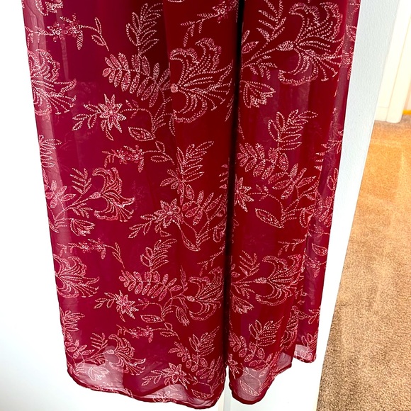 Beautiful dress - Picture 2 of 5